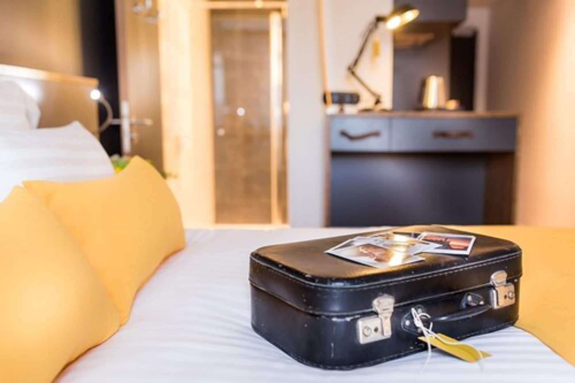 Best Western Plus Suitcase Paris La Defense Буа-Коломб Экстерьер фото