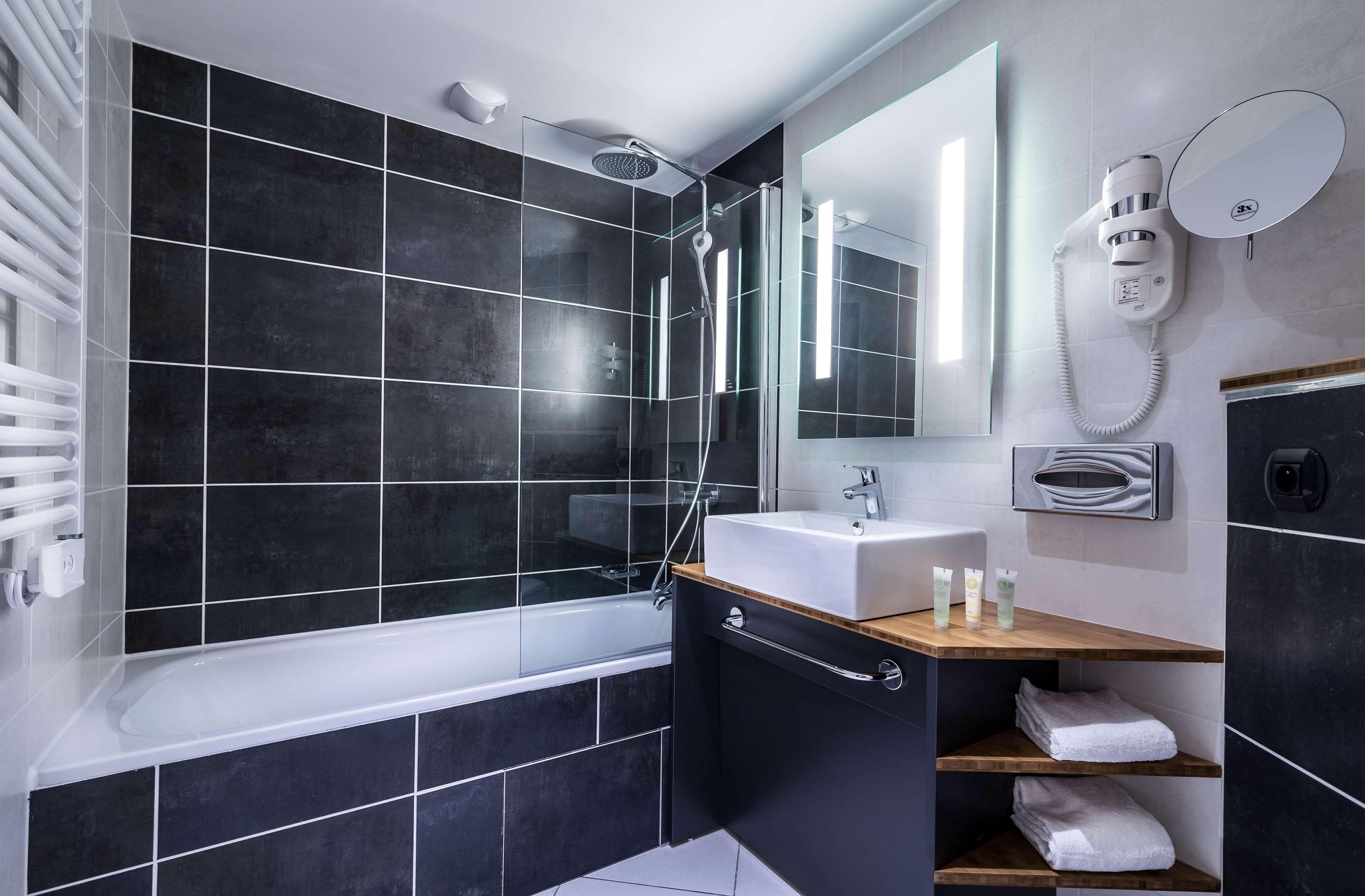 Best Western Plus Suitcase Paris La Defense Буа-Коломб Экстерьер фото