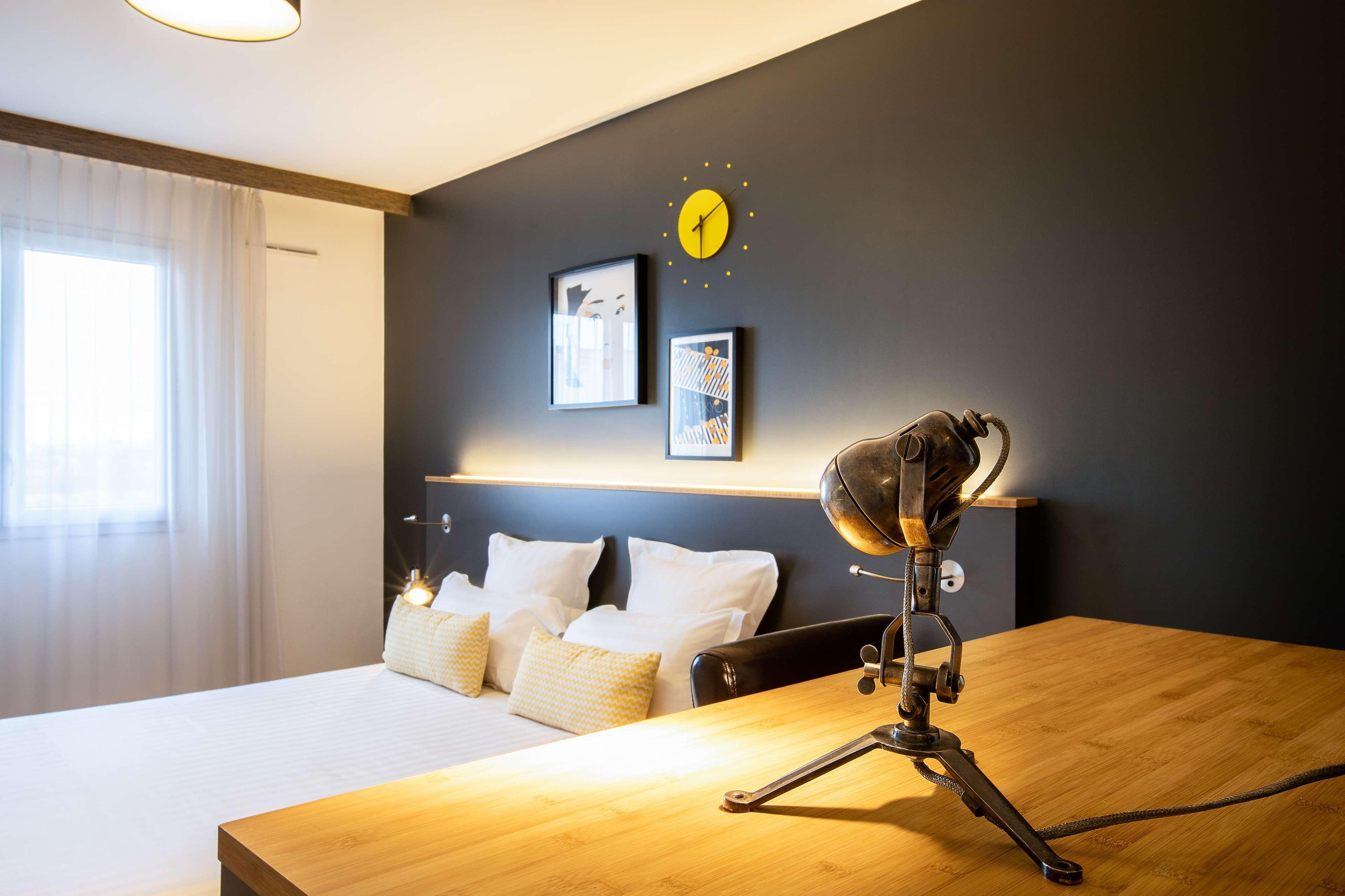 Best Western Plus Suitcase Paris La Defense Буа-Коломб Экстерьер фото