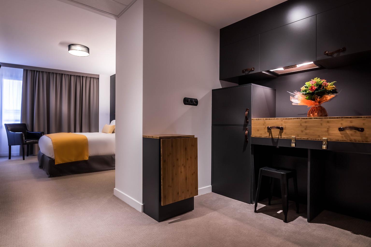 Best Western Plus Suitcase Paris La Defense Буа-Коломб Экстерьер фото